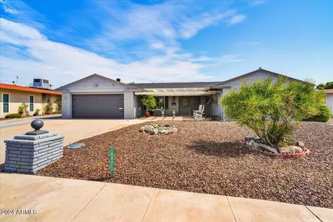 16821 N Meadow Park Dr, Sun City, AZ 85351