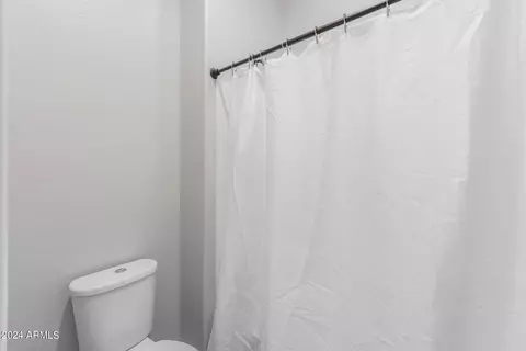 Bath - 10454 E Vivid Ave, Mesa, AZ 85212 photo 5 of 5