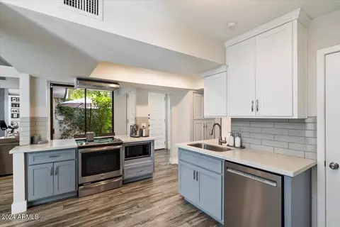 7030 N Barbados Pl, Phoenix, AZ 85021 photo 9