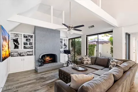 7030 N Barbados Pl, Phoenix, AZ 85021 photo 4