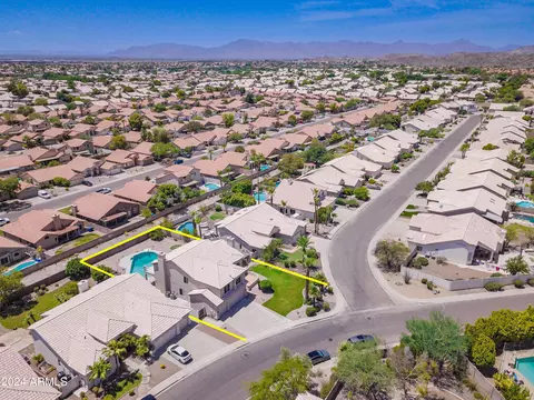 4537 E Chuckwalla Cyn, Phoenix, AZ 85044 photo 3