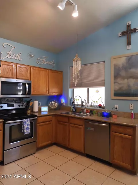 Kitchen - 1905 E Aire Libre Ave, Phoenix, AZ 85022 photo 4 of 4