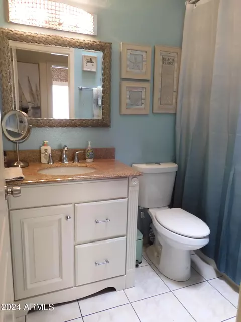 Bath - 1905 E Aire Libre Ave, Phoenix, AZ 85022 photo 1 of 5