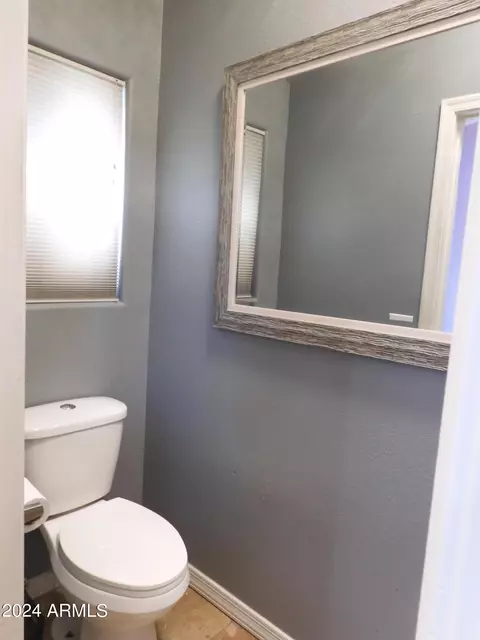 Bath - 1905 E Aire Libre Ave, Phoenix, AZ 85022 photo 5 of 5