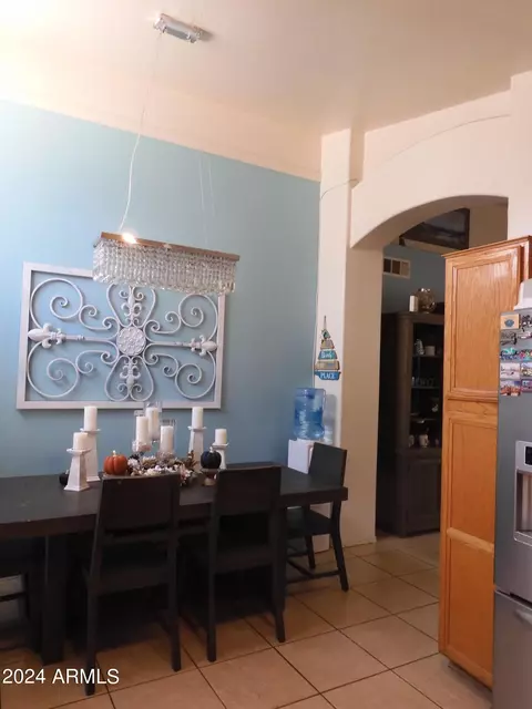 Dining - 1905 E Aire Libre Ave, Phoenix, AZ 85022 photo 2 of 2