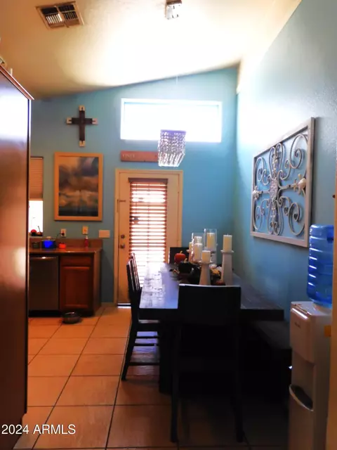 Dining - 1905 E Aire Libre Ave, Phoenix, AZ 85022 photo 1 of 2