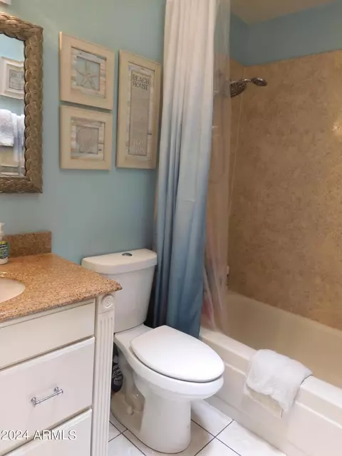 Bath - 1905 E Aire Libre Ave, Phoenix, AZ 85022 photo 2 of 5