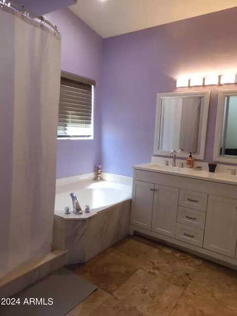Bath - 1905 E Aire Libre Ave, Phoenix, AZ 85022 photo 3 of 5