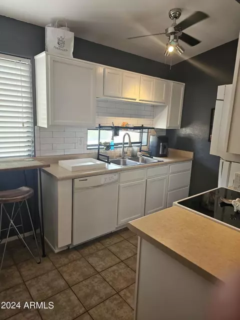 3301 Earll Dr #207, Phoenix, AZ 85018