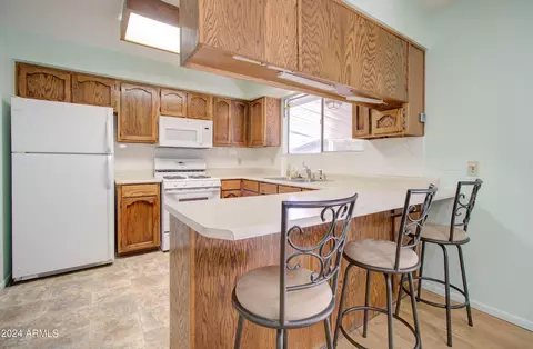 Kitchen - 1385 S Monterey Dr, Globe, AZ 85501 photo 4 of 6