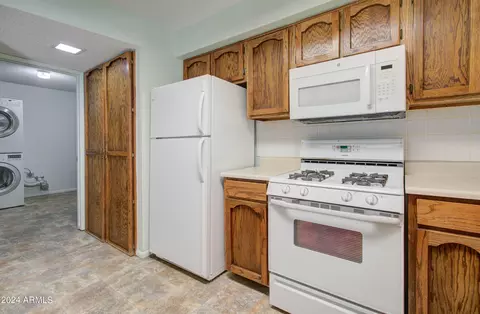 Kitchen - 1385 S Monterey Dr, Globe, AZ 85501 photo 6 of 6