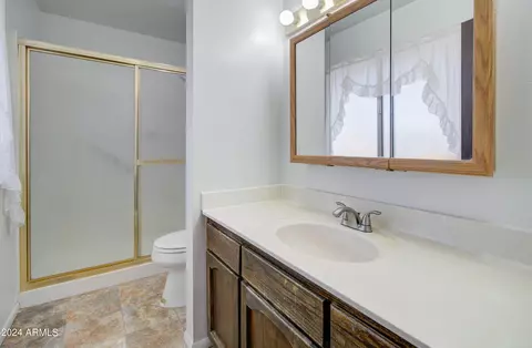 Bath - 1385 S Monterey Dr, Globe, AZ 85501 photo 4 of 5