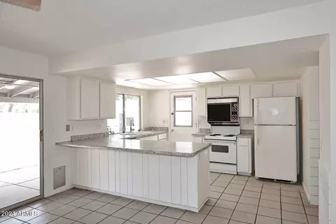 2425 W Saint Moritz Ln, Phoenix, AZ 85023 photo 8