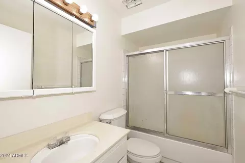 2425 W Saint Moritz Ln, Phoenix, AZ 85023 photo 11