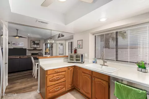 3235 E Taro Ln, Phoenix, AZ 85050 photo 6
