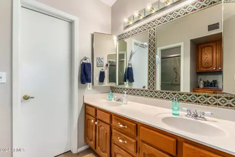 3235 E Taro Ln, Phoenix, AZ 85050 photo 9