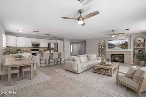 8753 W Salter Dr, Peoria, AZ 85382