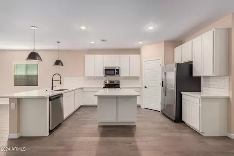 2767 E Tonto Ln, Phoenix, AZ 85050 photo 11