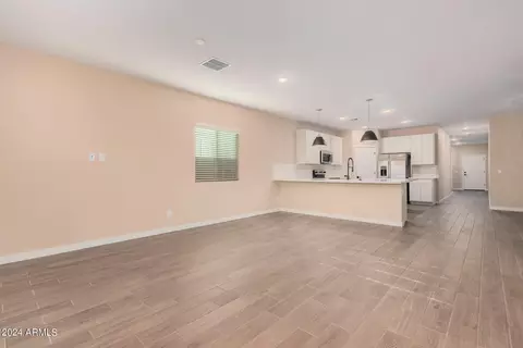 2767 E Tonto Ln, Phoenix, AZ 85050 photo 4