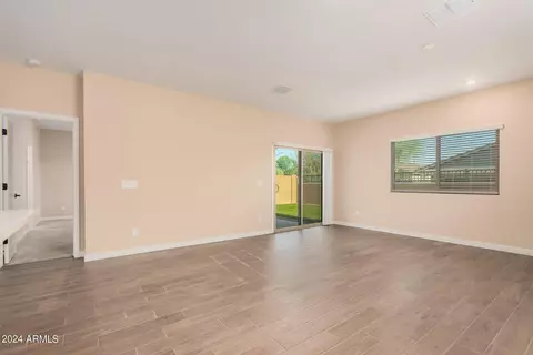 2767 E Tonto Ln, Phoenix, AZ 85050 photo 6