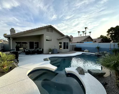 242 W Oxford Ln, Gilbert, AZ 85233