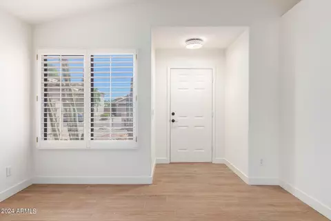 2126 E Robin Ln, Phoenix, AZ 85024 photo 7