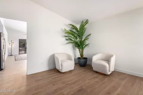 2126 E Robin Ln, Phoenix, AZ 85024 photo 5