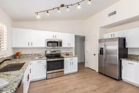 2126 E Robin Ln, Phoenix, AZ 85024 photo 15
