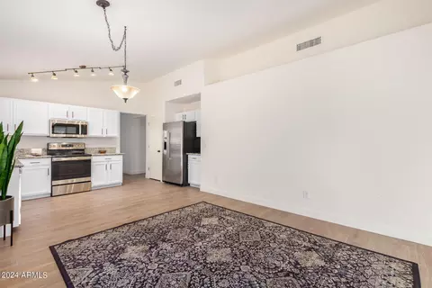 2126 E Robin Ln, Phoenix, AZ 85024 photo 13