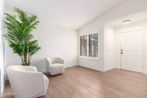 2126 E Robin Ln, Phoenix, AZ 85024 photo 6
