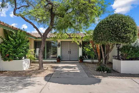 8202 E Carefree Dr, Carefree, AZ 85377