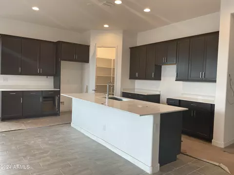 987 W Treasure Trl, Apache Junction, AZ 85120 photo 3