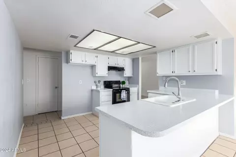4812 N 77th Dr, Phoenix, AZ 85033 photo 5