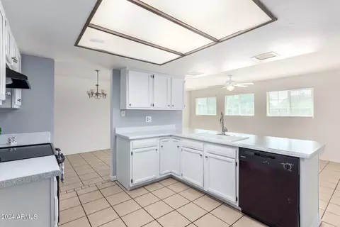 4812 N 77th Dr, Phoenix, AZ 85033 photo 6
