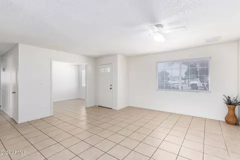 4812 N 77th Dr, Phoenix, AZ 85033 photo 9