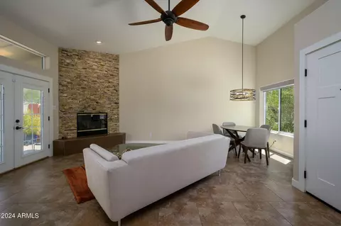 1124 E Rose Ln #11, Phoenix, AZ 85014 photo 17