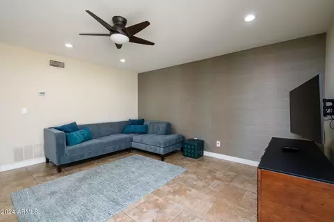 1124 E Rose Ln #11, Phoenix, AZ 85014 photo 6