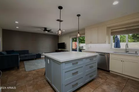 1124 E Rose Ln #11, Phoenix, AZ 85014 photo 7