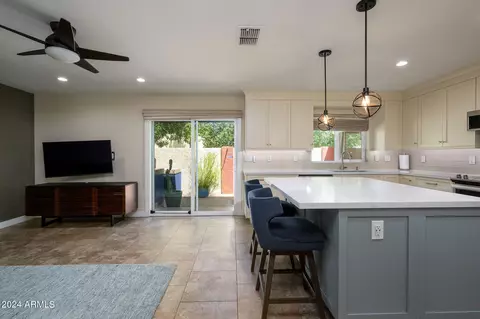 1124 E Rose Ln #11, Phoenix, AZ 85014 photo 4