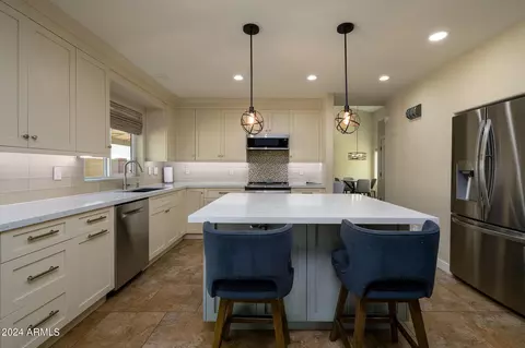 1124 E Rose Ln #11, Phoenix, AZ 85014
