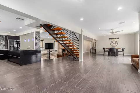 Entry Way - 1064 E Sandpiper Dr, Tempe, AZ 85283 photo 1 of 4