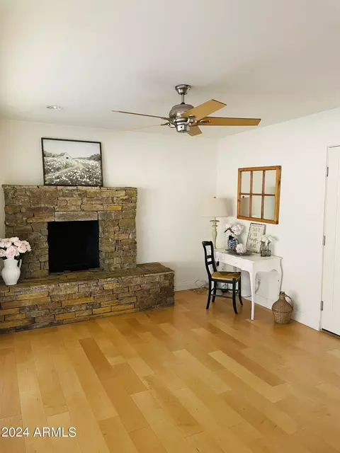 3216 E Orange Dr, Phoenix, AZ 85018 photo 4