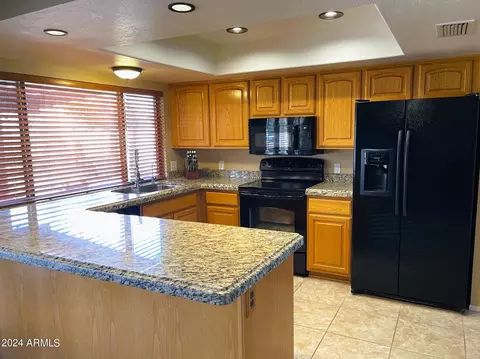 2002 E Vista Dr, Phoenix, AZ 85022 photo 3