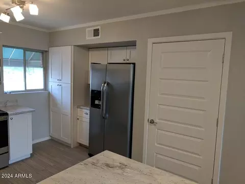 810 E Colter St #23, Phoenix, AZ 85014 photo 2