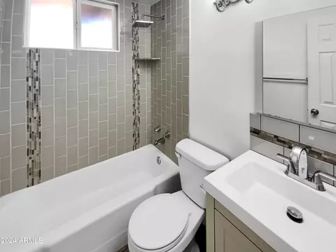 Bath - 2236 E Nancy Ln, Phoenix, AZ 85042 photo 1 of 1