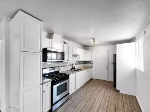 Entry Way - 2236 E Nancy Ln, Phoenix, AZ 85042 photo 1 of 1
