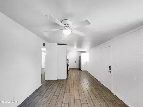 Living - 2236 E Nancy Ln, Phoenix, AZ 85042 photo 2 of 3