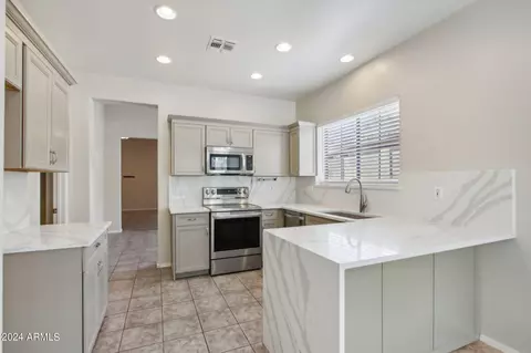 40910 N Hearst Dr, Anthem, AZ 85086