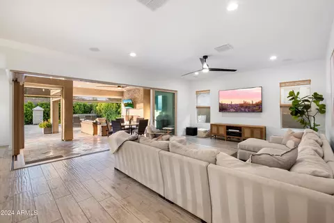 3038 E Daley Ln, Phoenix, AZ 85050 photo 11