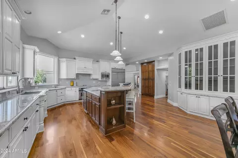 Kitchen - 2118 Enrose Cir, Mesa, AZ 85213 photo 8 of 10